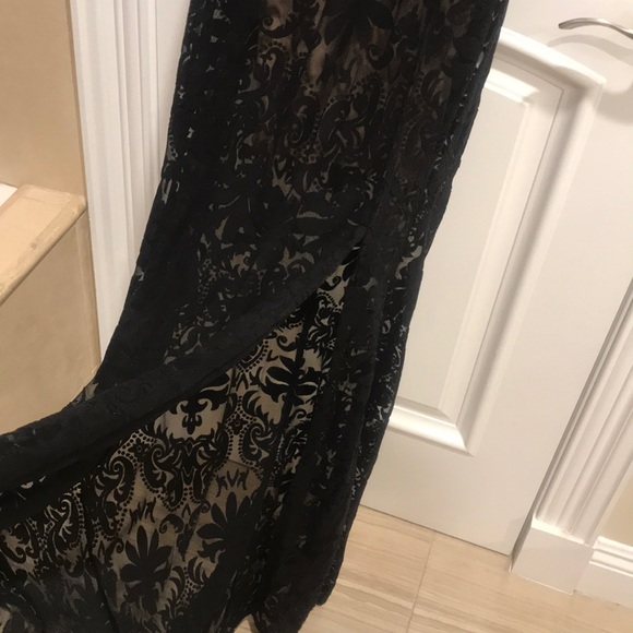 Beautiful black dress with a sexy slit on the side - Picture 4 of 6